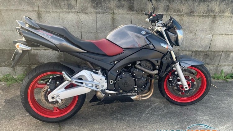 Suzuki GSR 600
