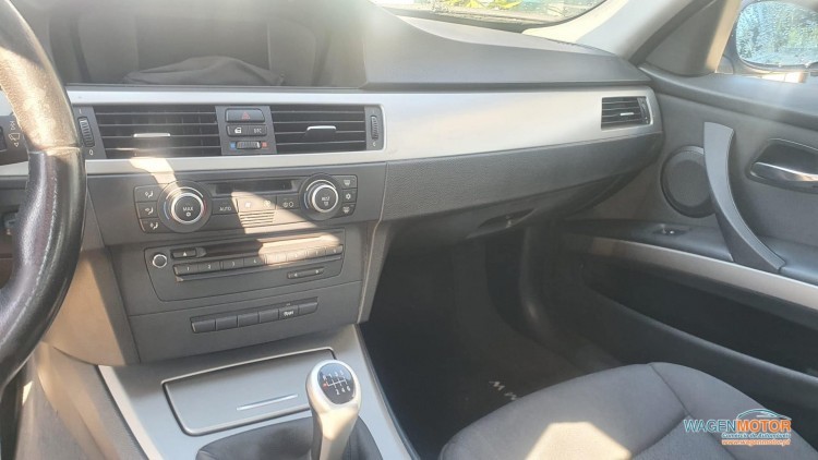 BMW S&eacute;rie 3 - 318