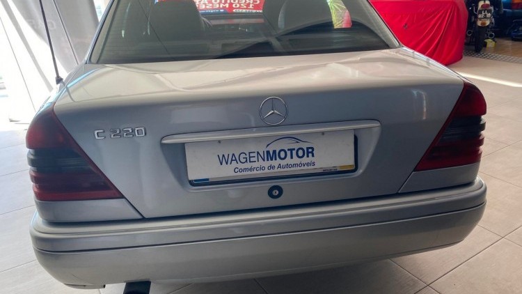 Mercedes-Benz Classe C 220 multivalvulas