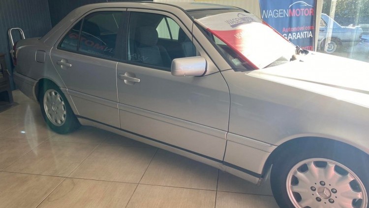 Mercedes-Benz Classe C 220 multivalvulas