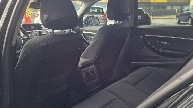 BMW S&eacute;rie 3 - 318 Sport